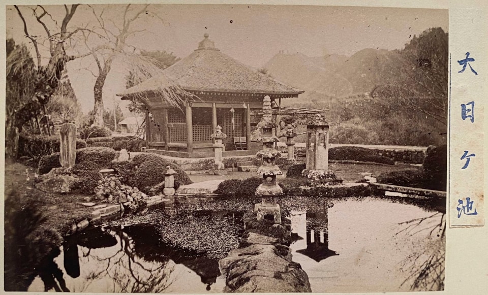 19TH CENTURY HAND CARVED ACCORDION STYLE ALBUM OF JAPAN'S ARCHITECTURE AND LANDSCAPE