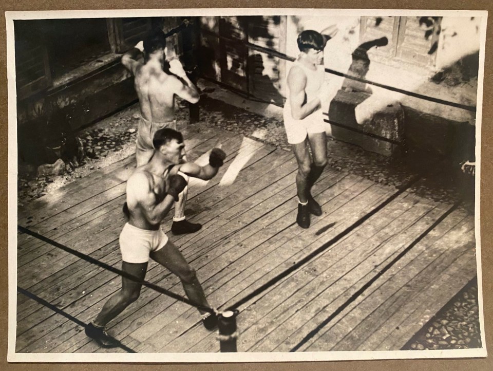 BOXING AUTOGRAPHED ALBUM ITALY MILAN BOXING CLUB, SOME CREDITED TO FARABOLA, 1920S