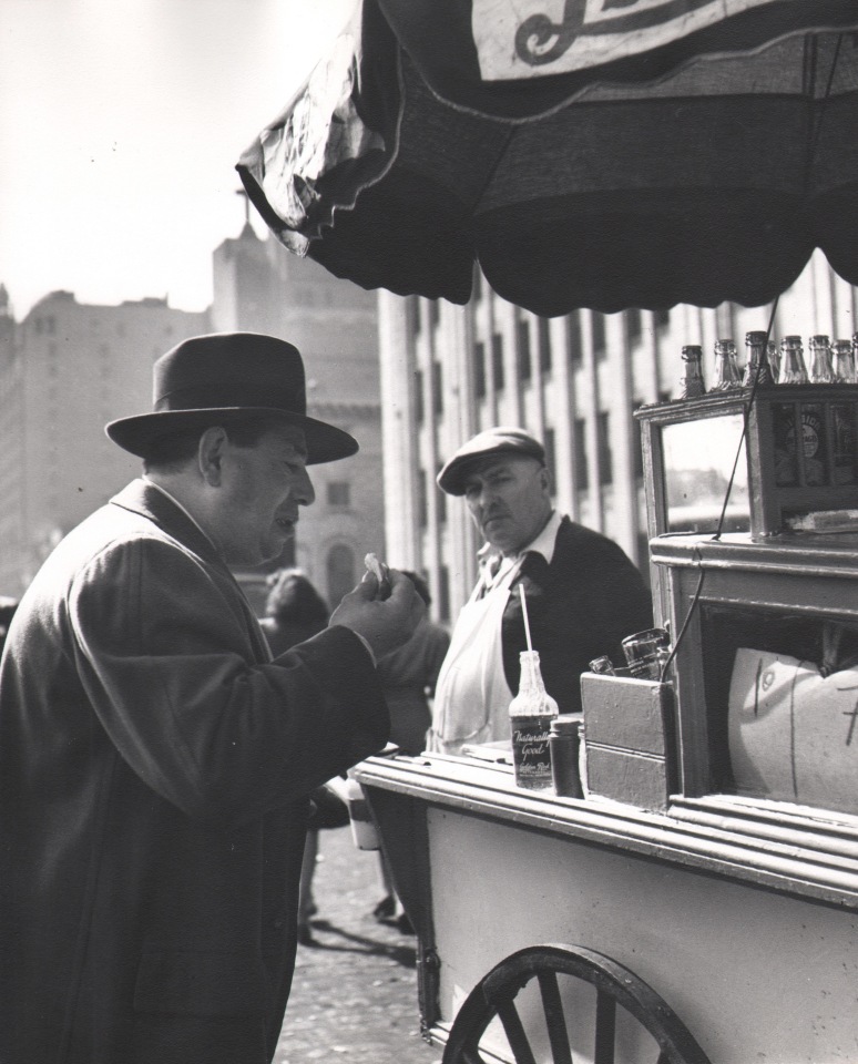 Esther Bubley, On South Street at Noon Time, 1946