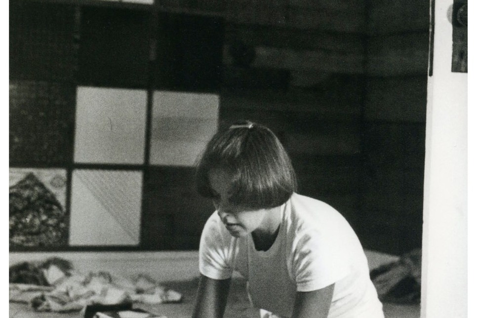 Jennifer Bartlett at work in Benita Olinger Potter’s garden shed, Southampton, New York, 1975.