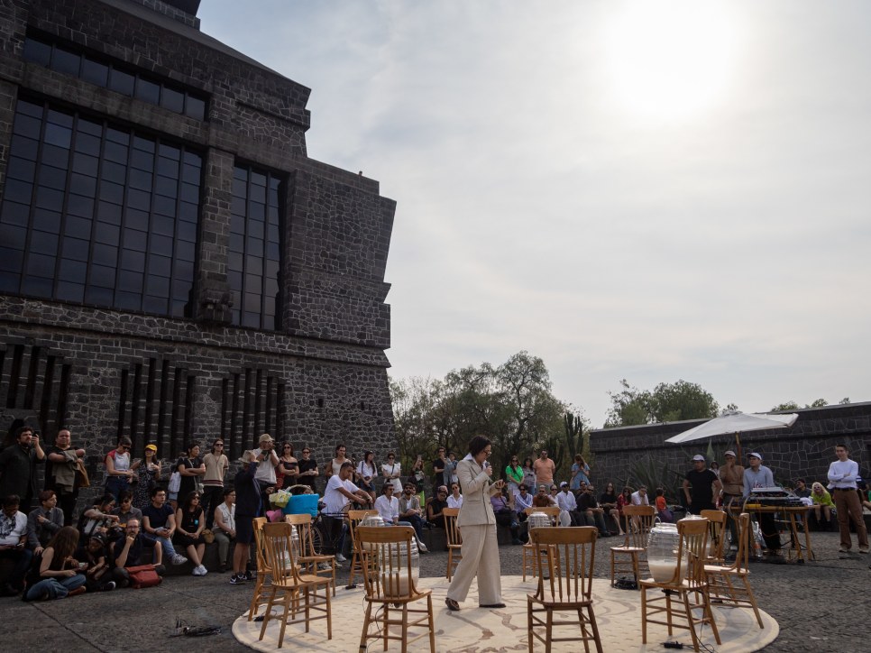 performance | aguas frescas de bárbara sánchez-kane
