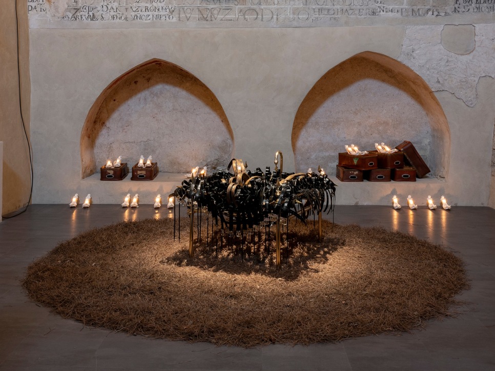 exposición | bárbara sánchez-kane: ¿cuántos ángeles caben en la punta de un alfiler?