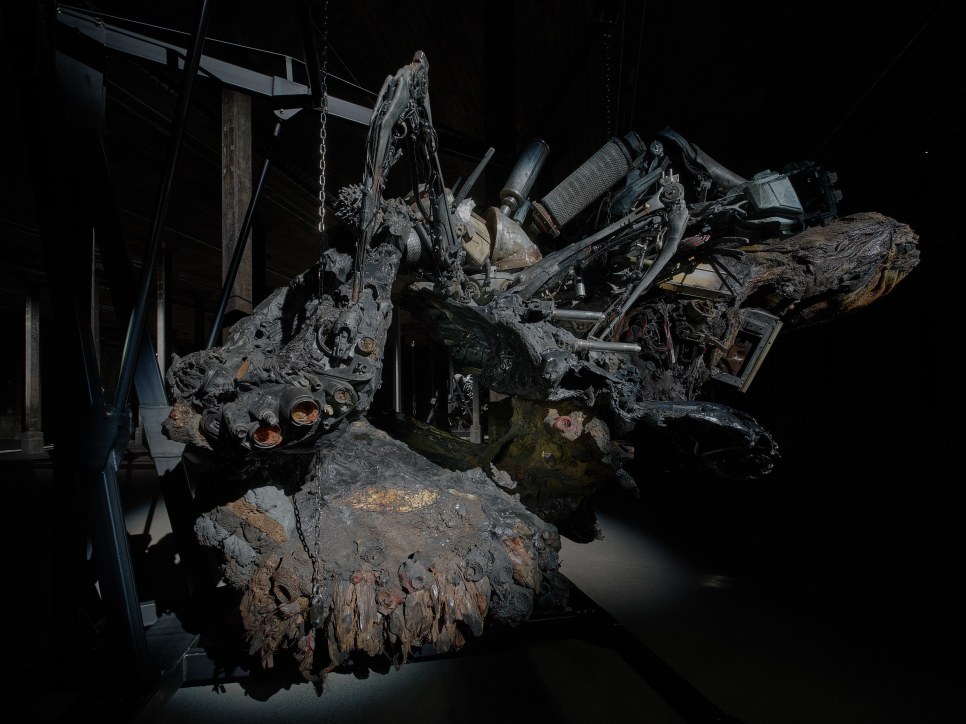 exposición | adrián villar rojas en magical realism: imagining natural dis/order