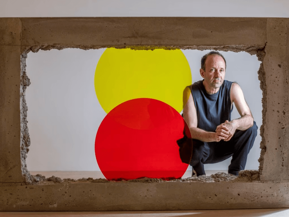 press: gabriel kuri: surrealismo, roca volcánica y economía para predecir lo que vendrá