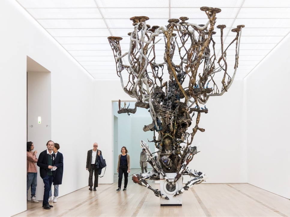 adrián villar rojas: nuevas esculturas para la exposición de verano de fondation beyeler y luma foundation