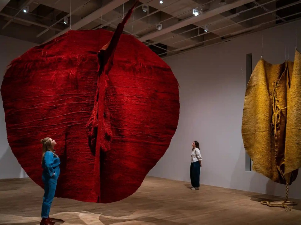 Magdalena Abakanowicz Tate exhibition reviewed in The Guardian