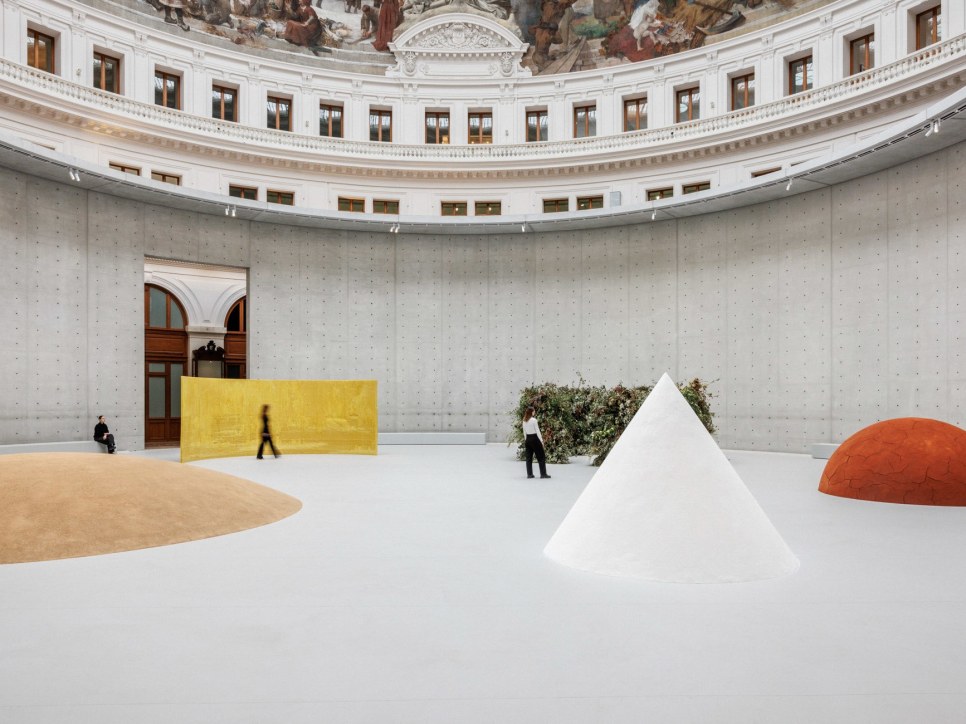 Meg Webster, Jackie Winsor, Sol LeWitt & Hans Haacke in 'Minimal'
