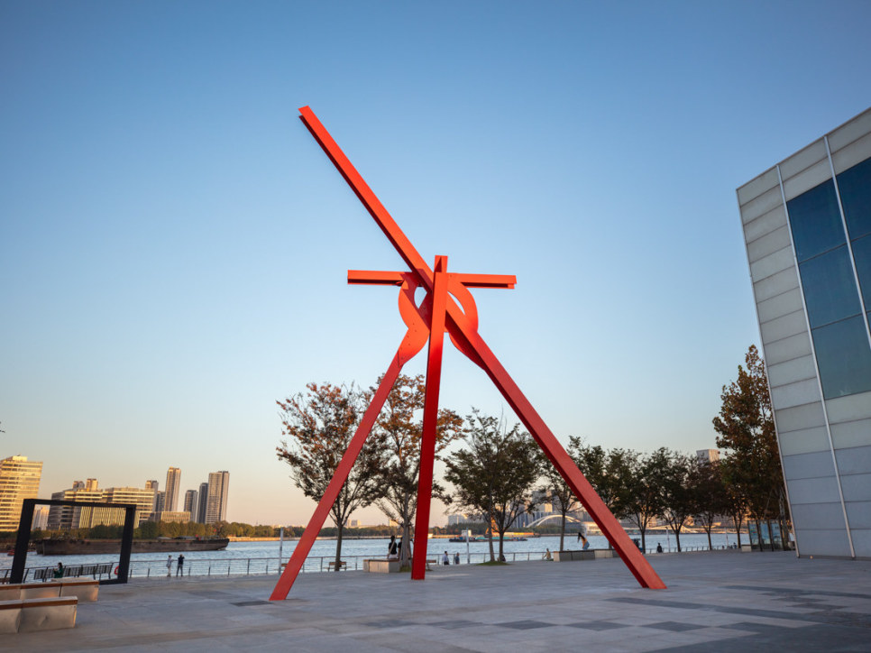 Mark di Suvero: Hugs